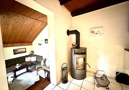 Wohnzimmer -Blick ins Kaminzimmer EG