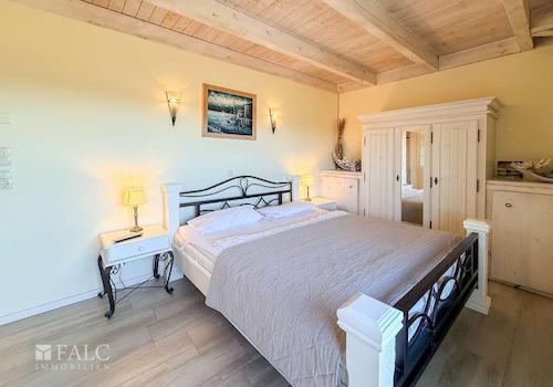 Schlafzimmer mit Balkonzugang