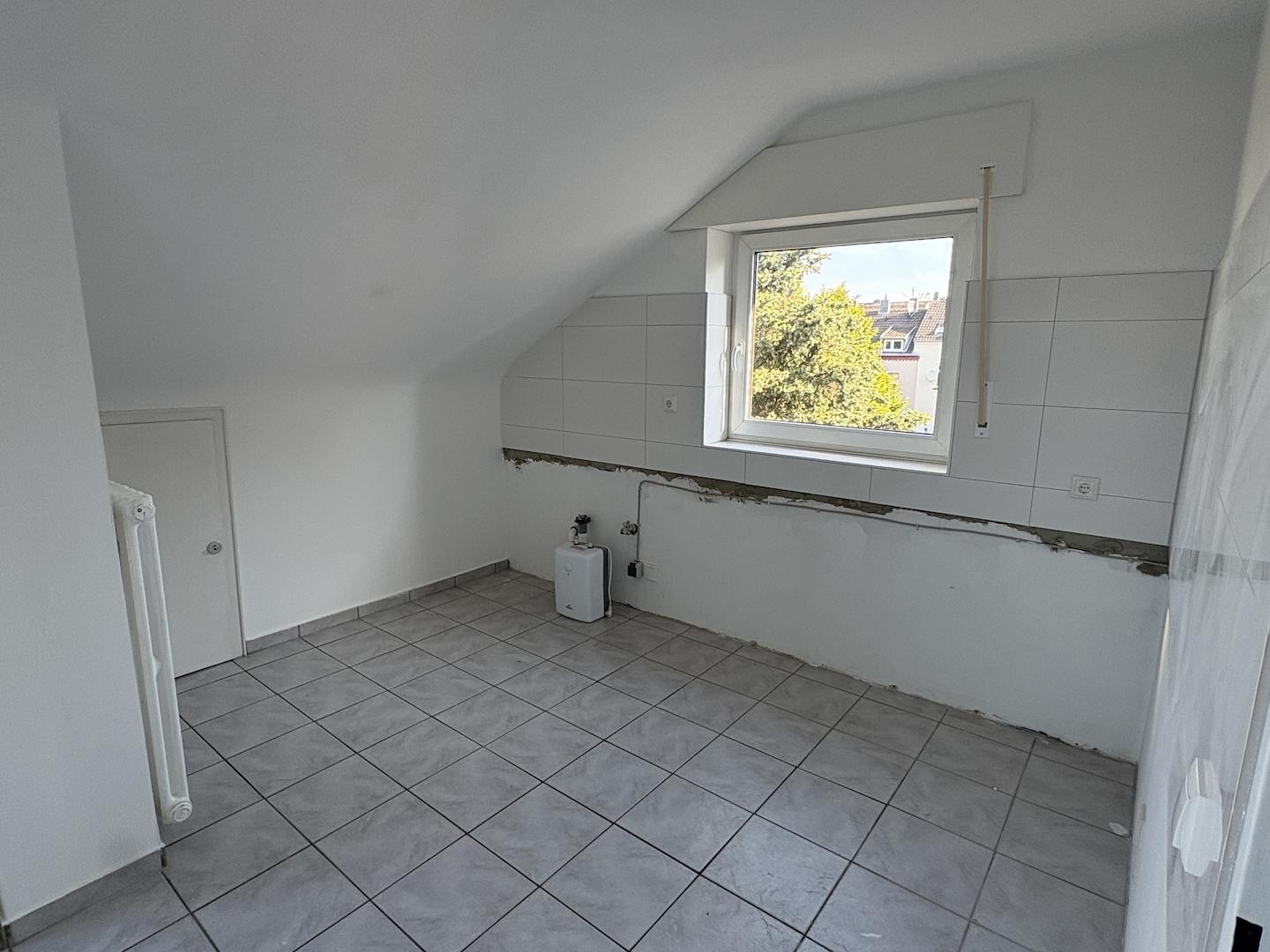 halboffene Küche mit Stauraum