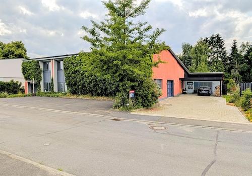 Hof + weitere Parkplätzen