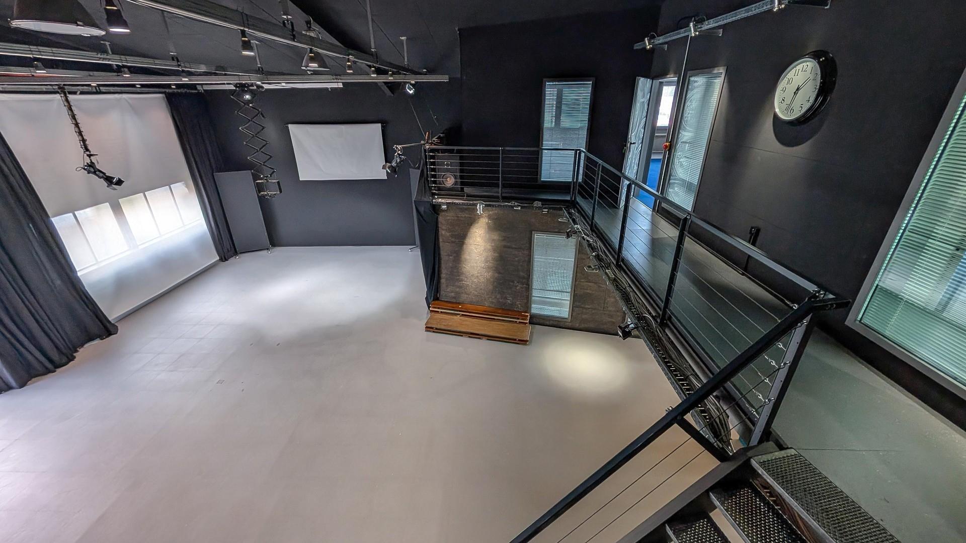 Halle Blick von Galerie OG