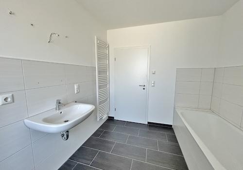 ... mit Handtuchheizkörper