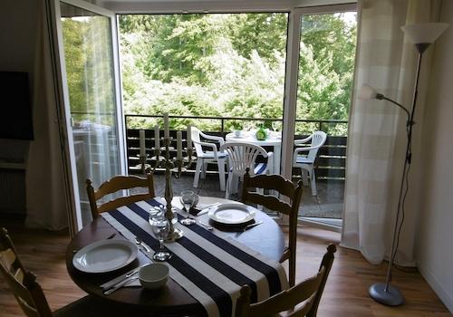 Wohnzimmer, Türen geöffnet