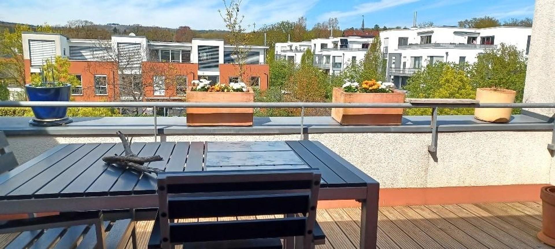 Dachterrasse mit Blick i. Grün
