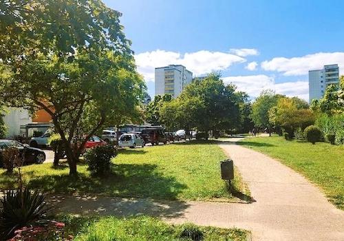 Grünstreifen direkt vorm Haus