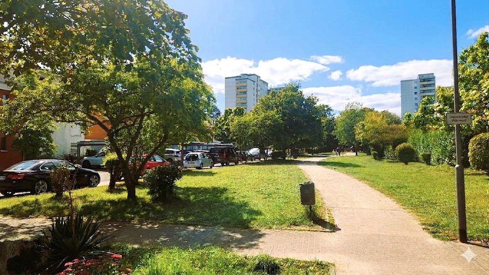 Grünstreifen direkt vorm Haus