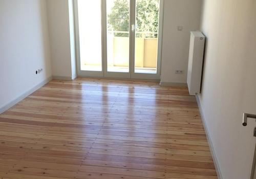 Zimmer 2 mit Balkonzugang