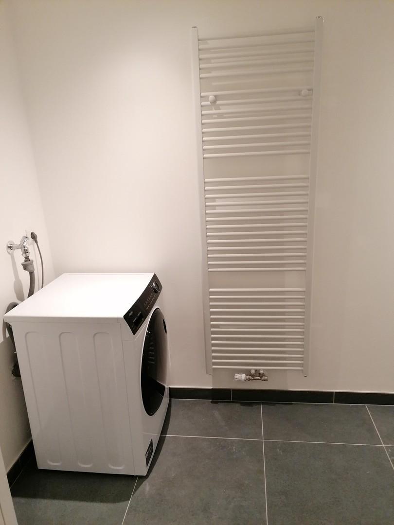 2 Bäder mit 2 Waschmaschinen