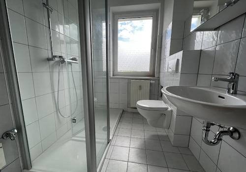 Dusche mit niedrigem Einstieg