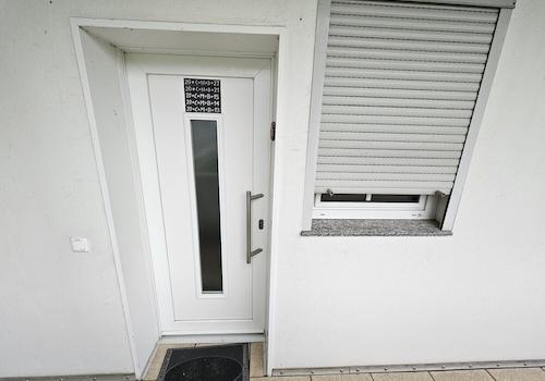 Wohnungstüre, Küchenfenster