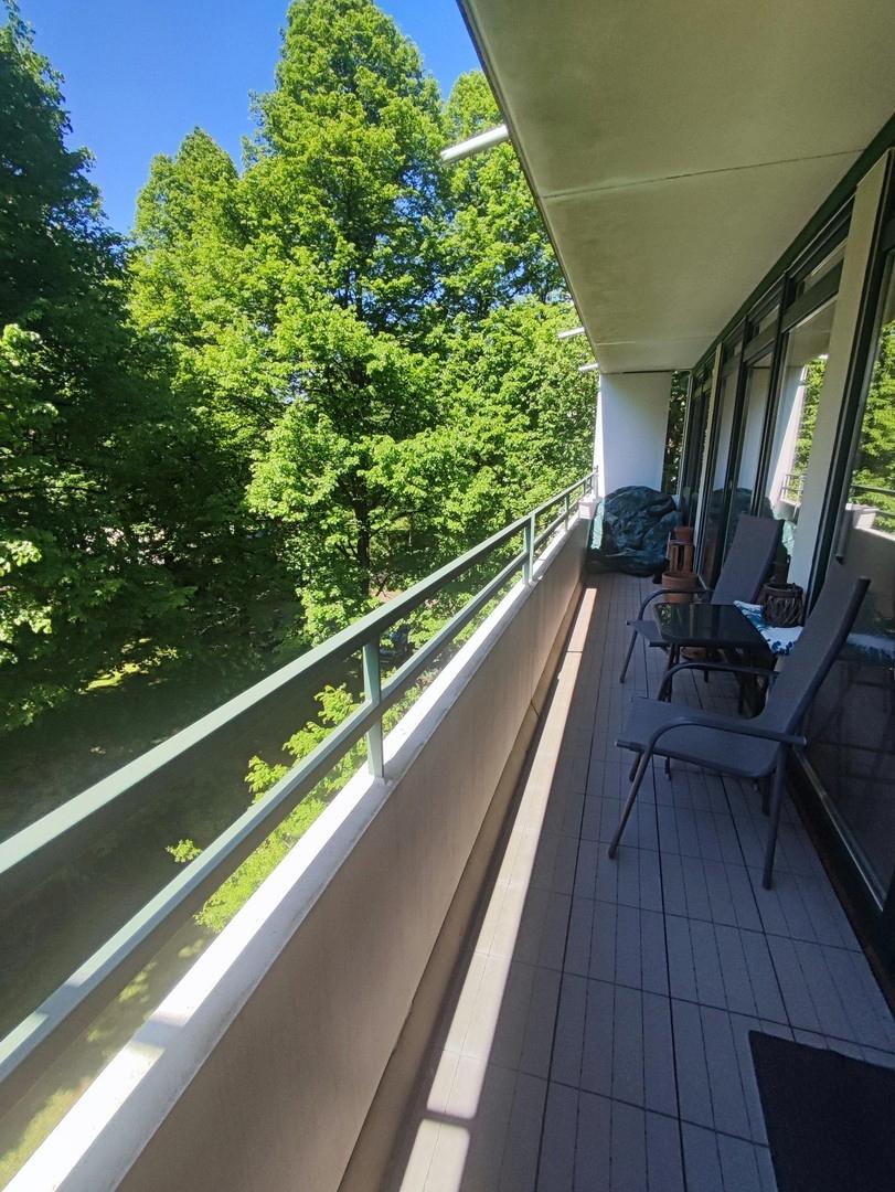 großzügiger, Westbalkon