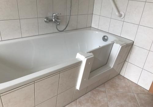 Wanne mit Türeinstieg