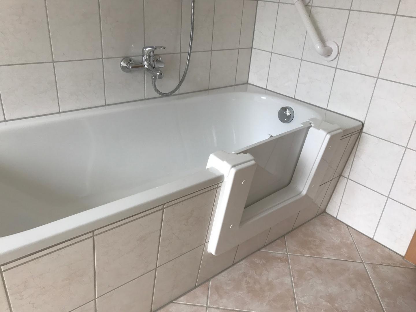 Wanne mit Türeinstieg
