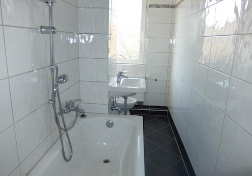 Muster Badezimmer mit Wanne