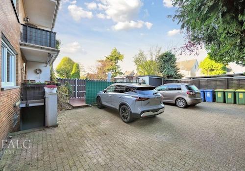3x Stellplätze - 1x Garage
