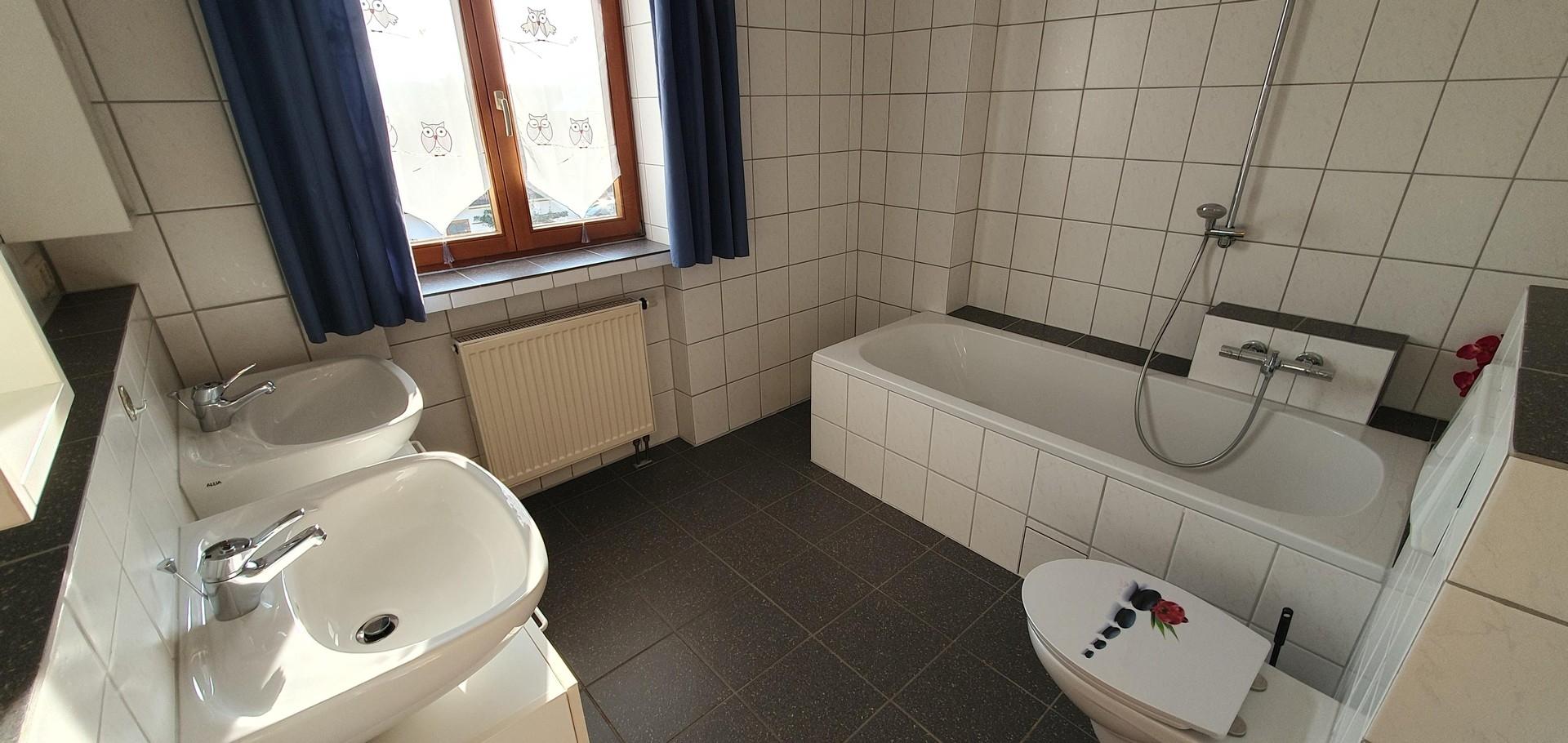 Badezimmer 1.OG
