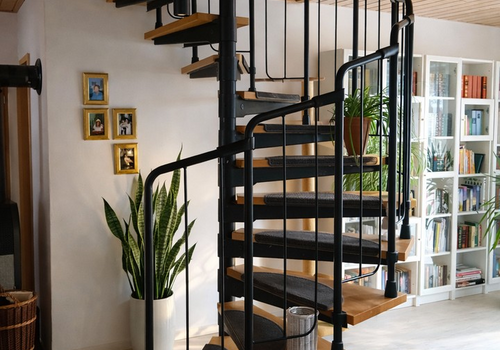 Diele m. charakt. Wendeltreppe