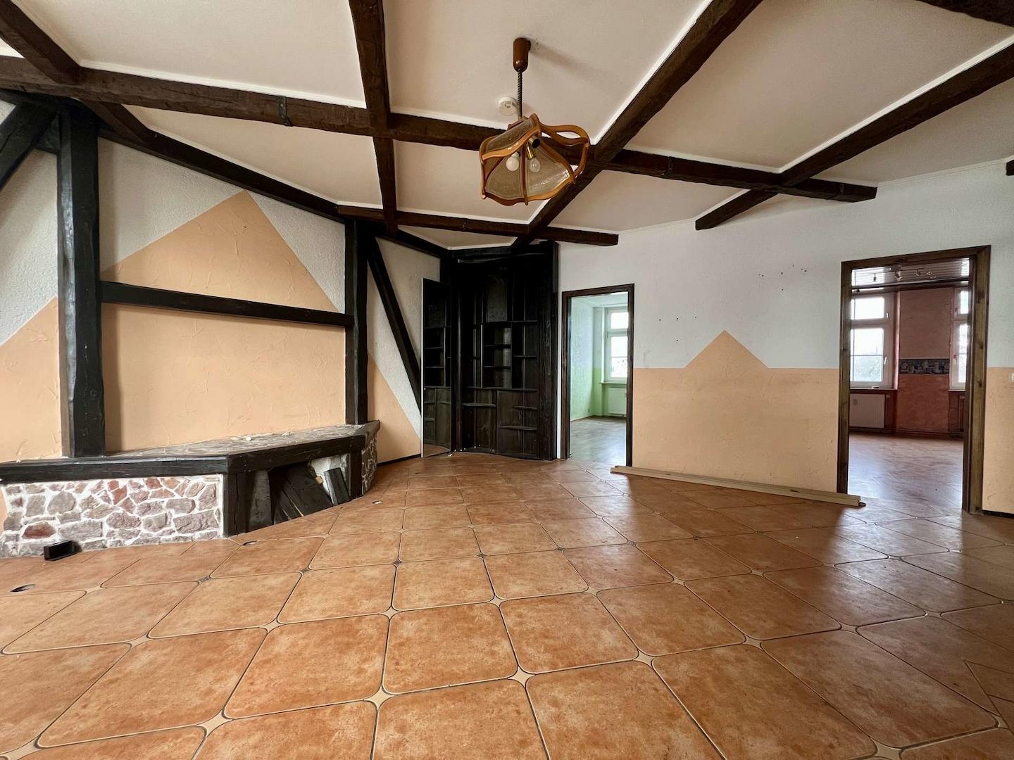 Wohnzimmer mit Podest