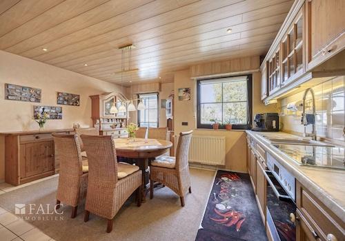 Küche und Zugang Balkon