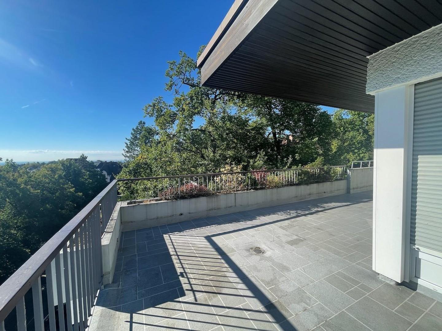 umlaufende Sonnenterrasse