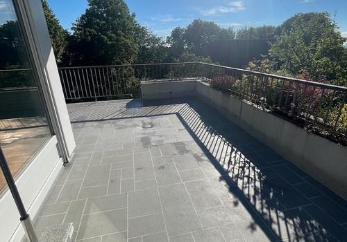 umlaufende Sonnenterrasse