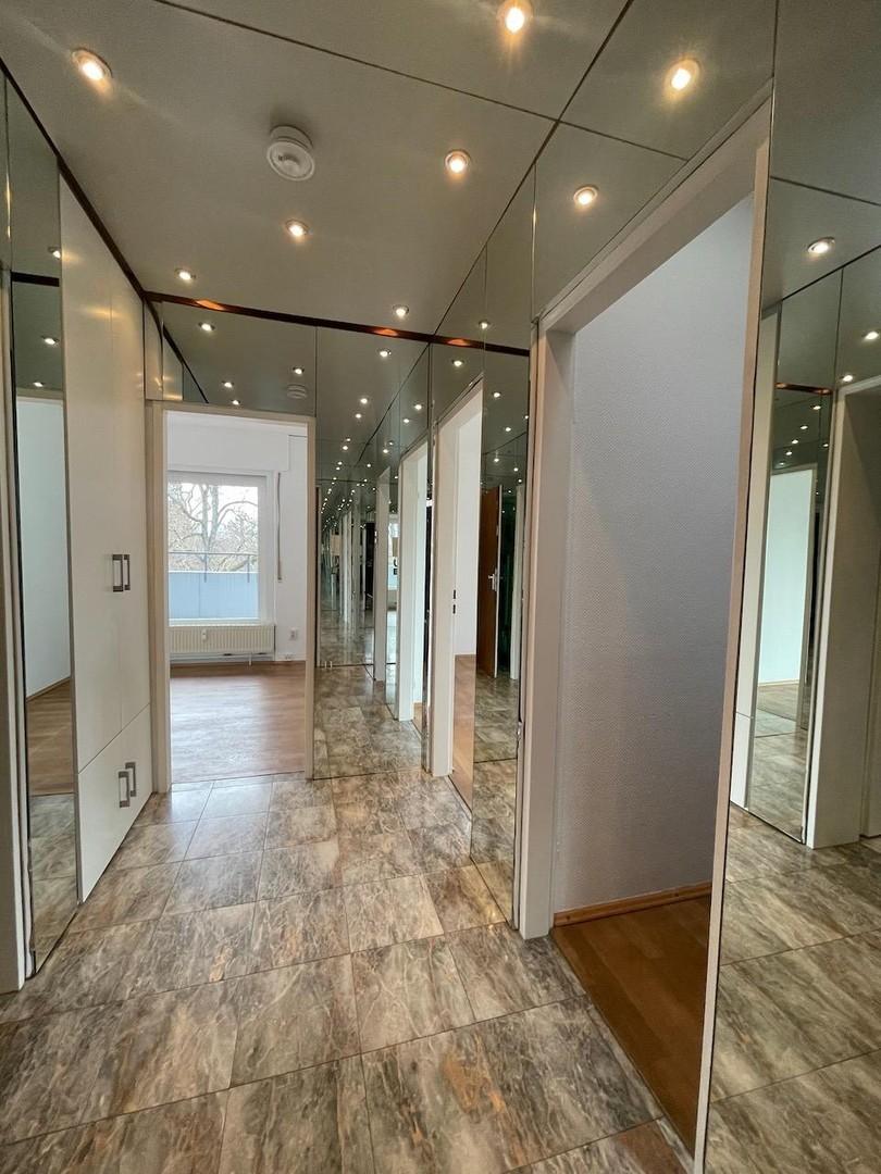 Flur mit Einbauschrank