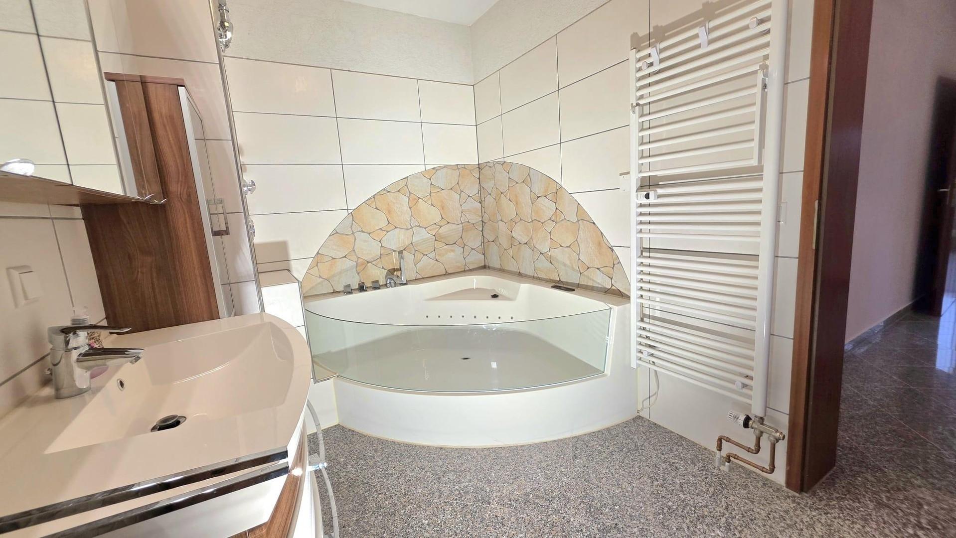 Eckbadewanne(Acrylglas)