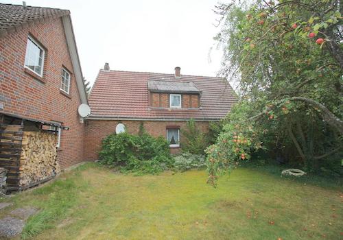 Hinterer Grundstücksanteil mit Abrissobjekt u. Apfelbaum