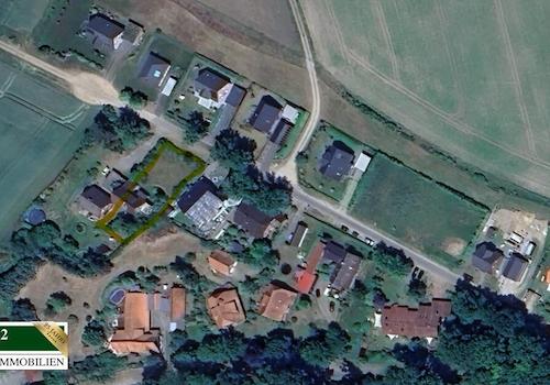 Adlerperspektive zu kaufender Bauplatz mit Abrissobjekt