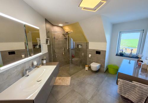 39 Badezimmer DG