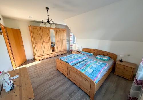 42 Schlafzimmer DG