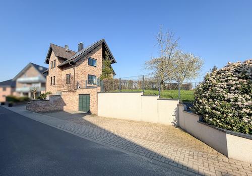 63 Straßenansicht