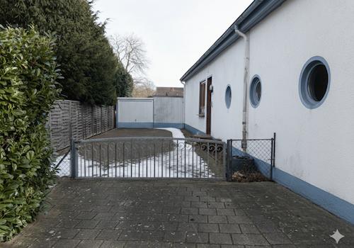Zufahrt/ Garage