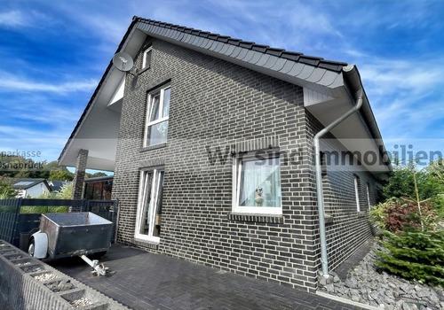 Ansicht links mit Stellplatz