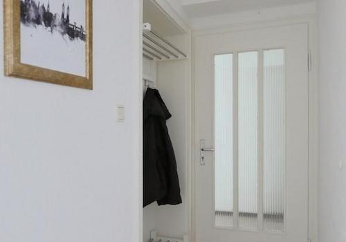 kleiner Flur mit Garderobe