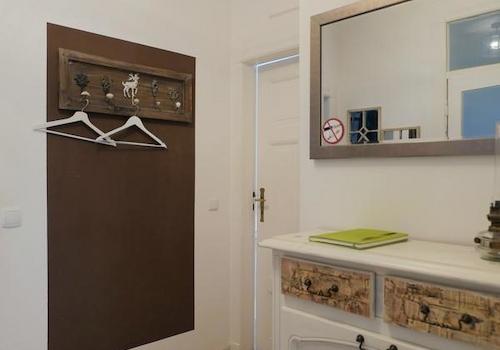 Wohnungsflur mit Garderobe