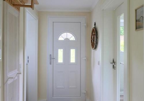 Hauseingang mit Garderobe