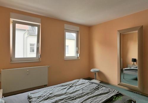 Wandspiegel im Schlafzimmer