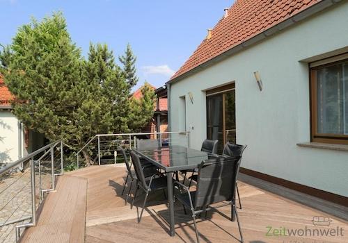 große Terrasse am Haus