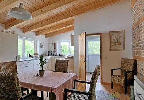 Küchenblick zum Hauseingang