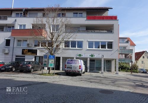 Außenansicht + Eingang