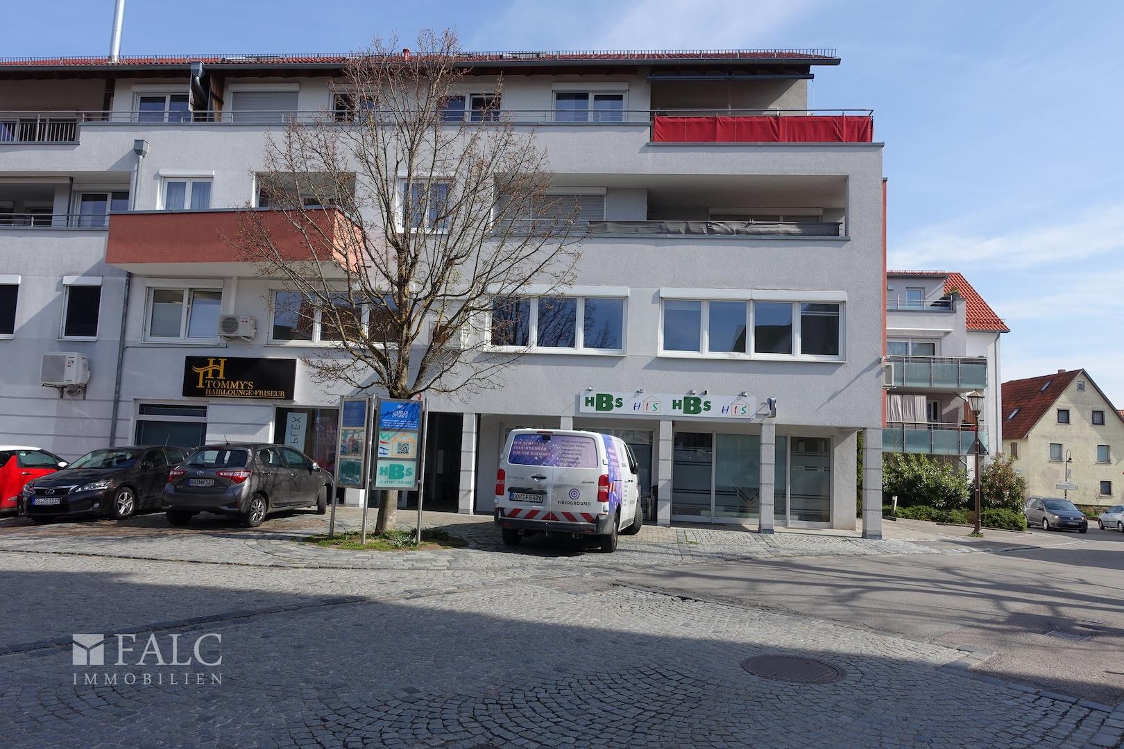 Außenansicht + Eingang