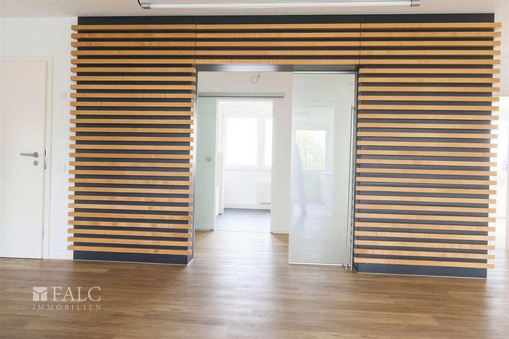 Zum Bad + Ankleide  - (KI generiert)