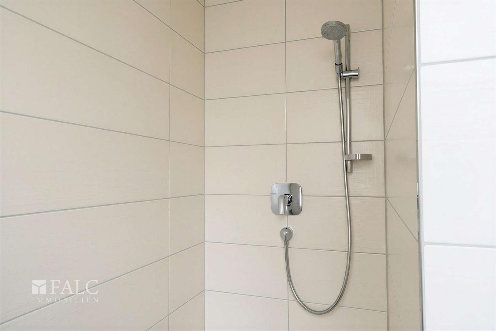 Badezimmer 1 - (KI bearbeitet)