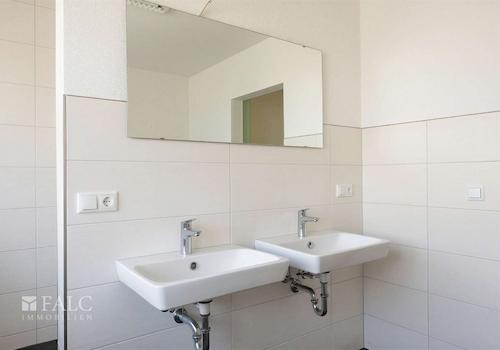   Badezimmer 1 - (KI bearbeitet)