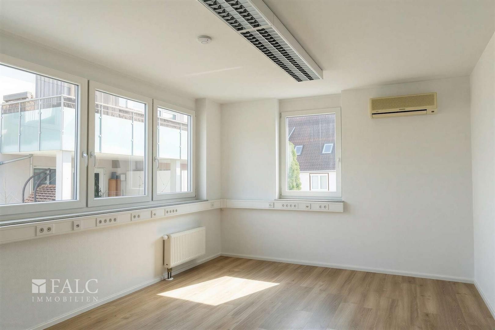  Wohnzimmer 2 - (KI bearbeitet)