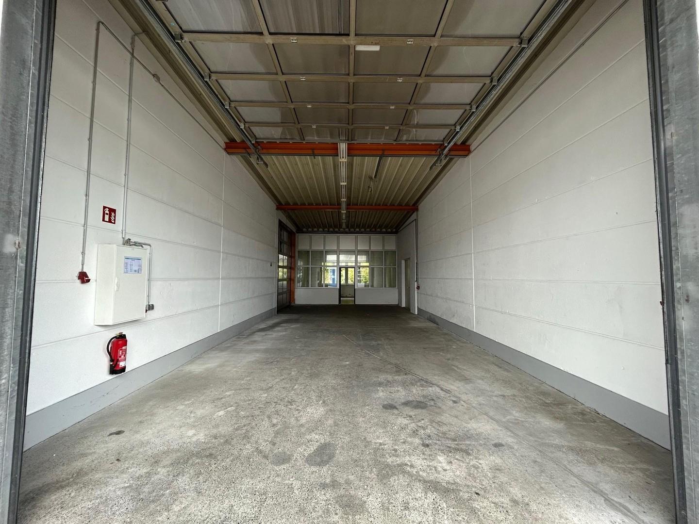 Halle 4, von außen nach innen