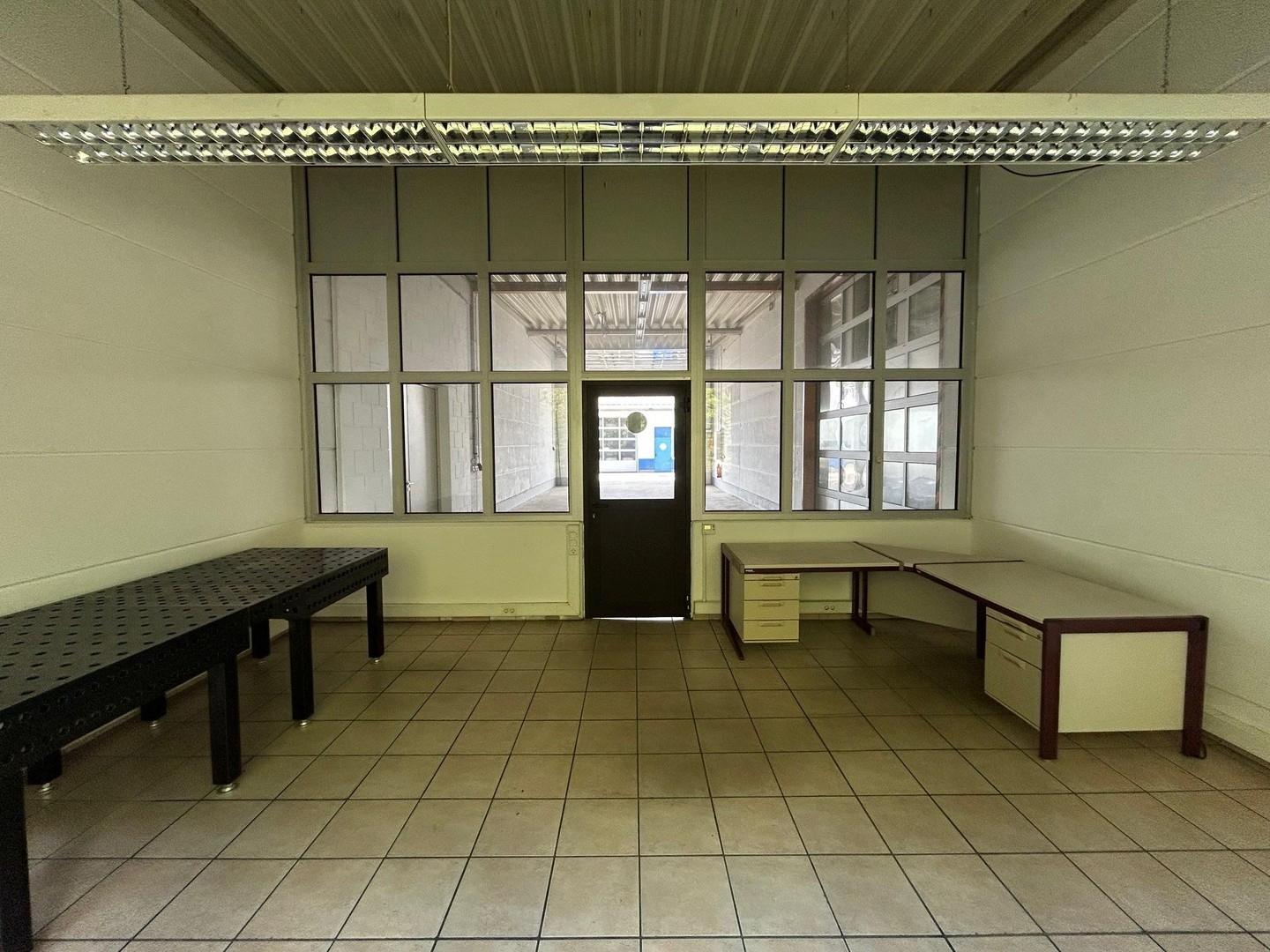 Halle 4, Büro