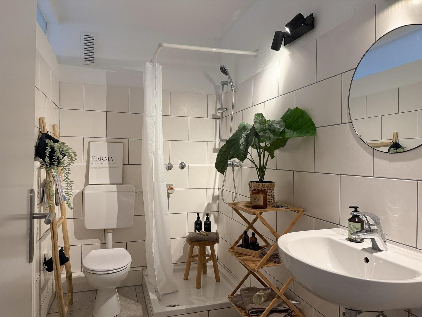 Bad (neue Duschkabine kommt)