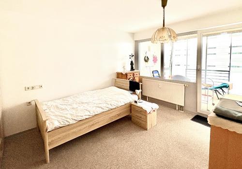 Schlafzimmer mit Balkonzugang